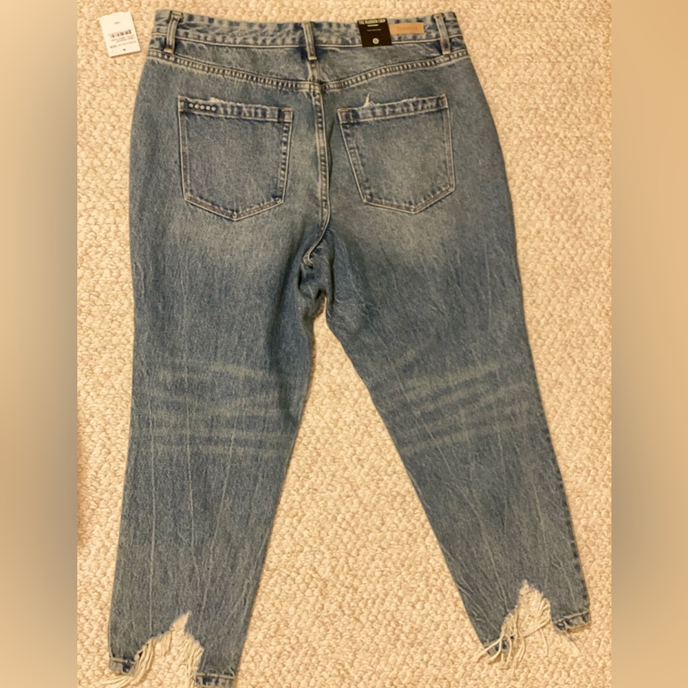 HIGH RISE JEANS - Picture 2 of 3